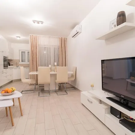 Апартаменты Apartman Dela