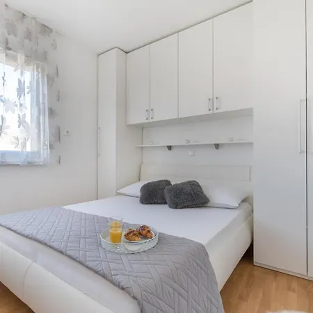 Апартаменты Apartman Dela *